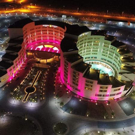 Millennium Hail Hotel Exterior foto Aerial view of the complex