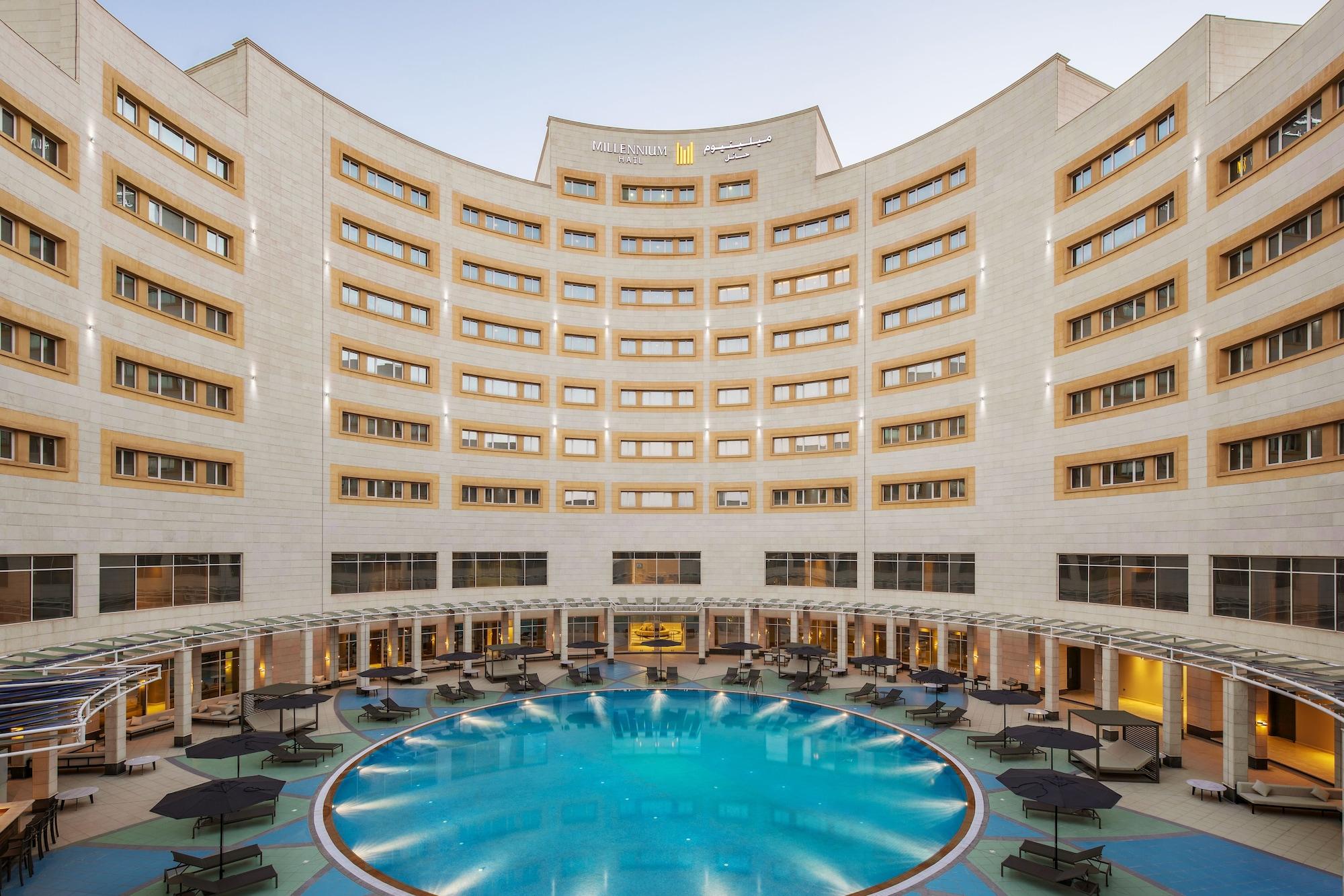 Millennium Hail Hotel Exterior foto The pool at the hotel