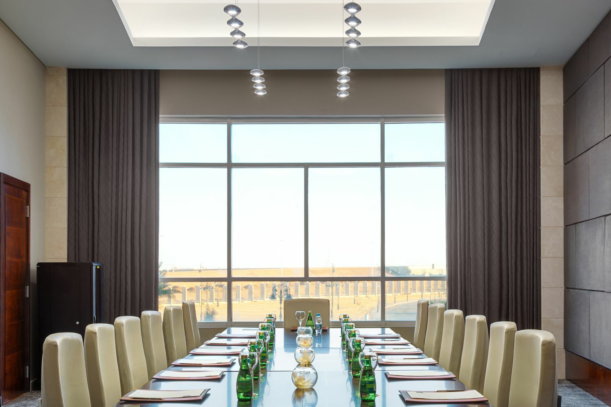 Millennium Hail Hotel Exterior foto Meeting room