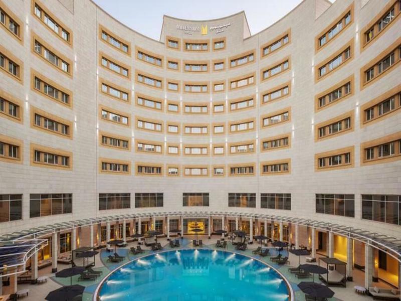Millennium Hail Hotel Exterior foto The pool at the hotel