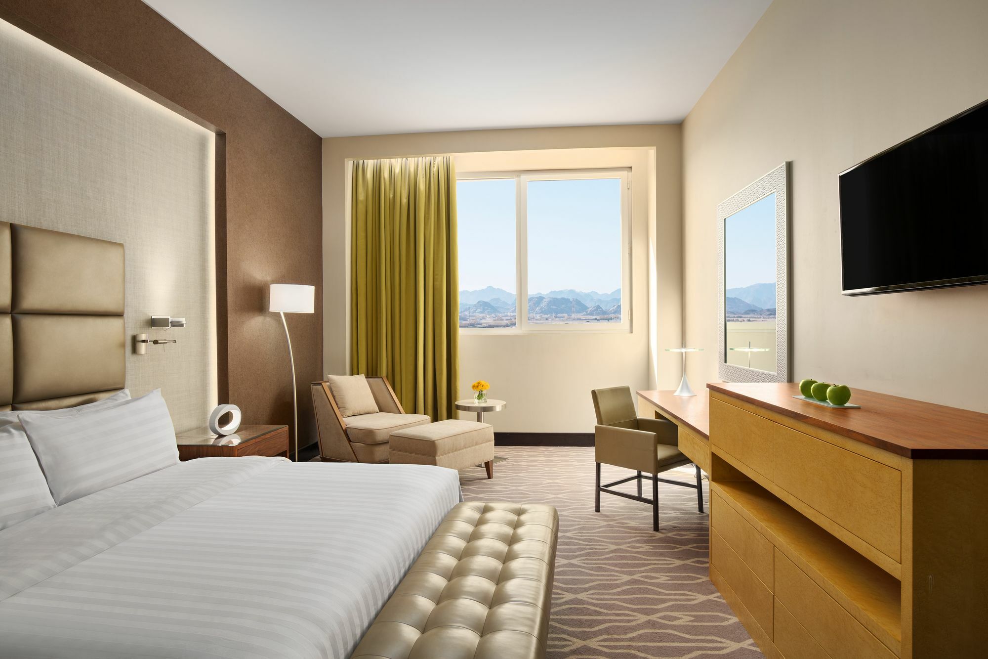 Millennium Hail Hotel Exterior foto A guest room at the Hilton Garden Inn
